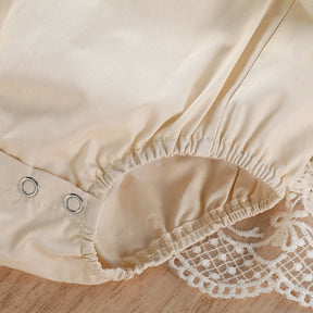 Macaquinho-vestido de Renda Bordado Creme Bebê Menina