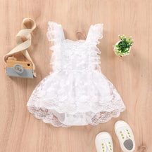 Macaquinho-vestido de Renda Bordado Creme Bebê Menina