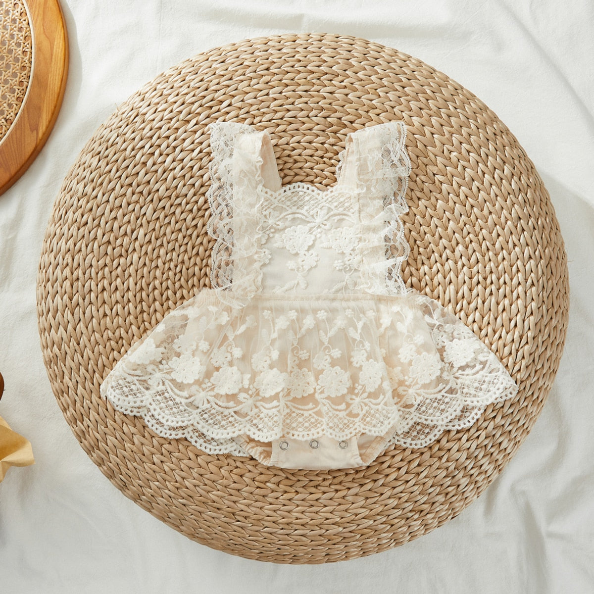 Macaquinho-vestido de Renda Bordado Creme Bebê Menina