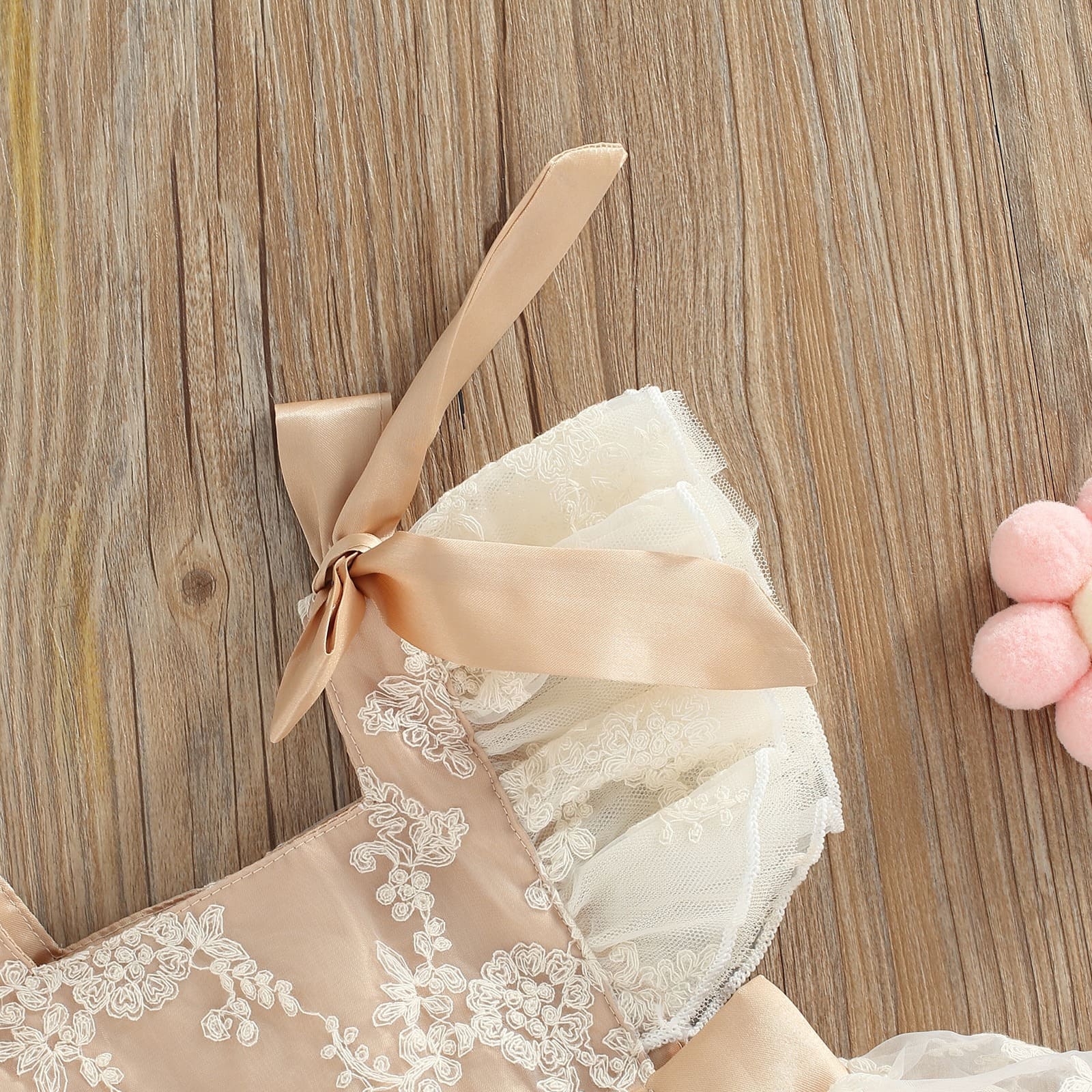 Vestido de Renda Bebê Princesa Babados Lacinhos no Ombro