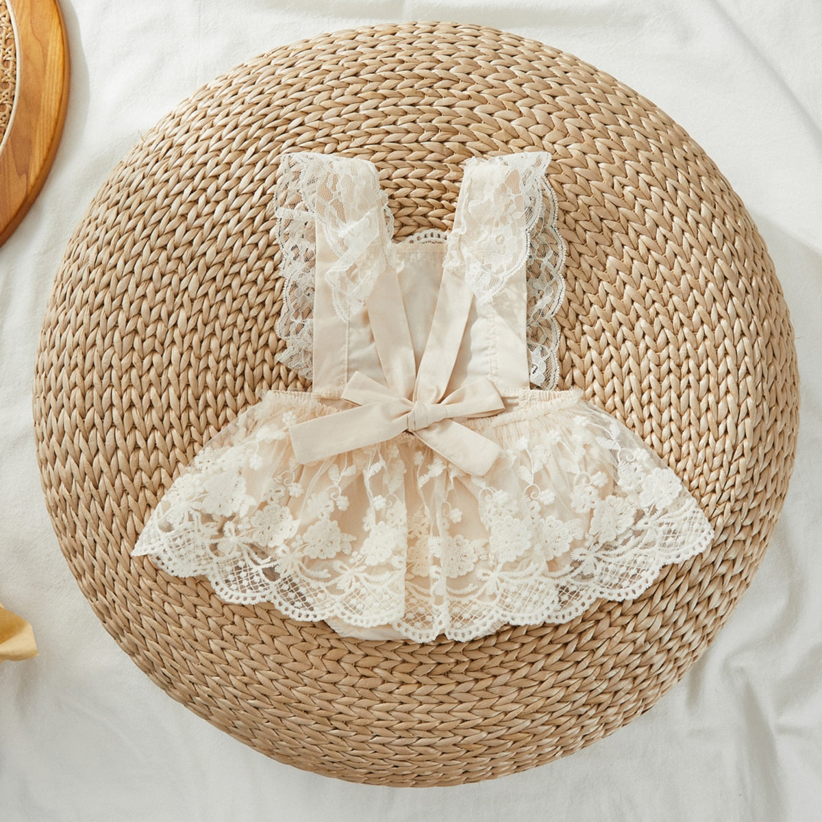 Macaquinho-vestido de Renda Bordado Creme Bebê Menina