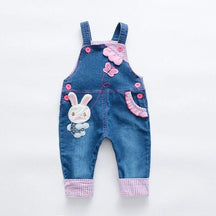 Macacão Jardineira Jeans c/ Detalhes Bebê Menina | 1-4 Anos