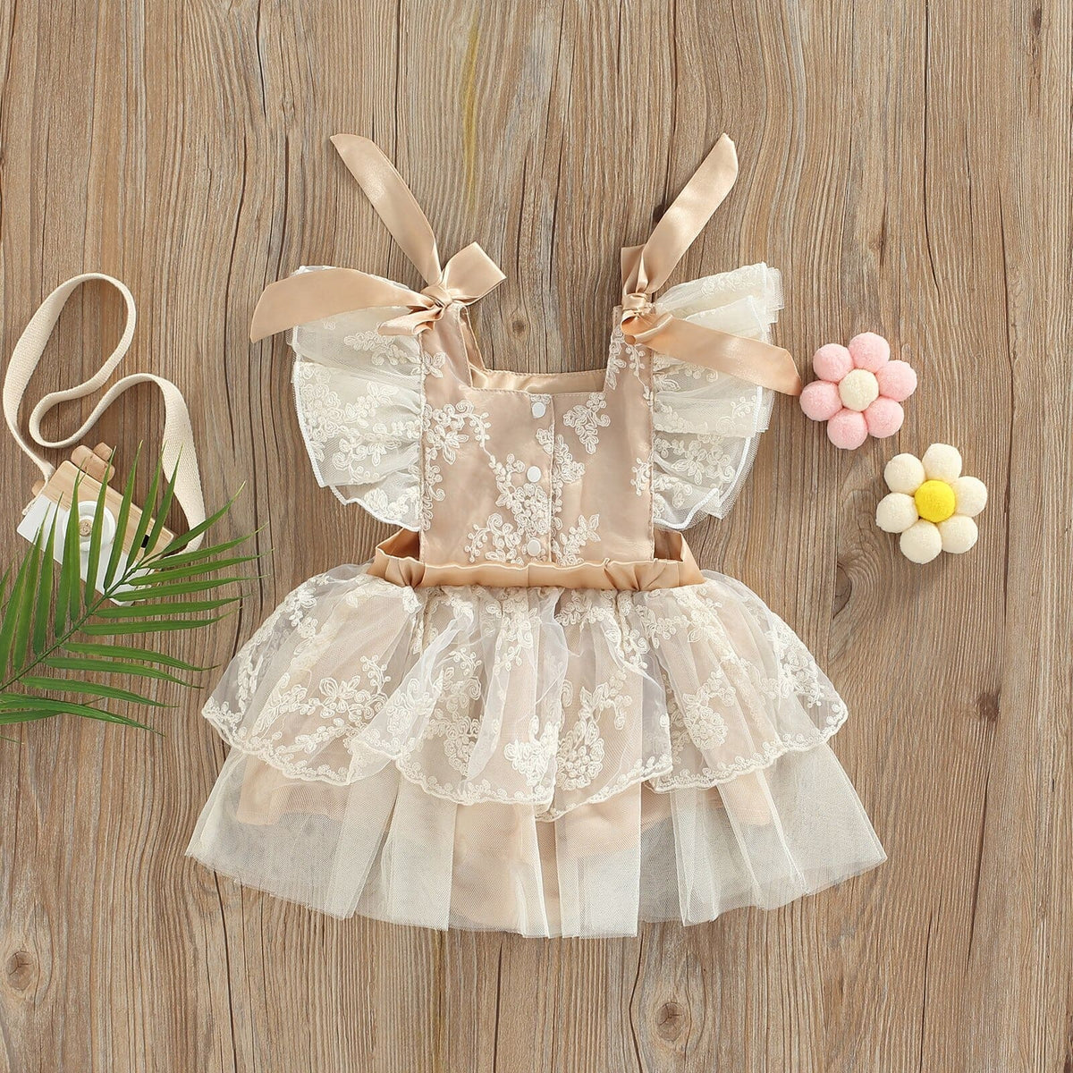Vestido de Renda Bebê Princesa Babados Lacinhos no Ombro